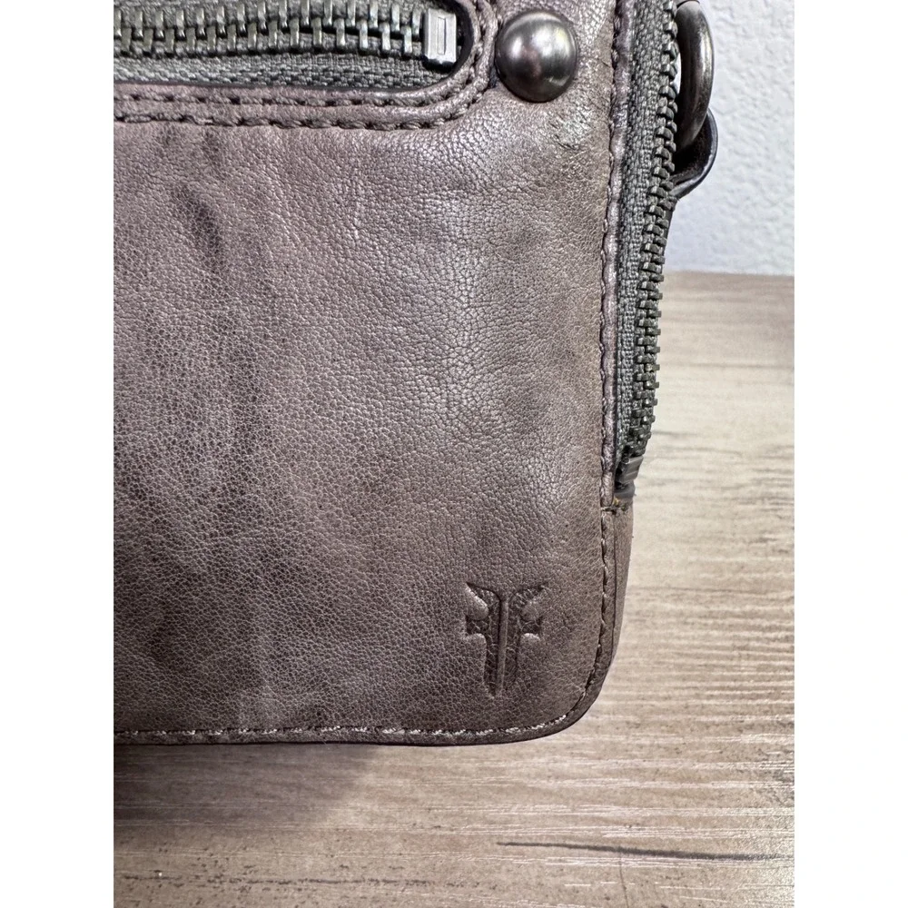 FRYE Genuine Leather Crossbody Shoulder Bag Gray Zip Front‎ Flap Pocket